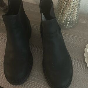 Ugg (last season Ashton)